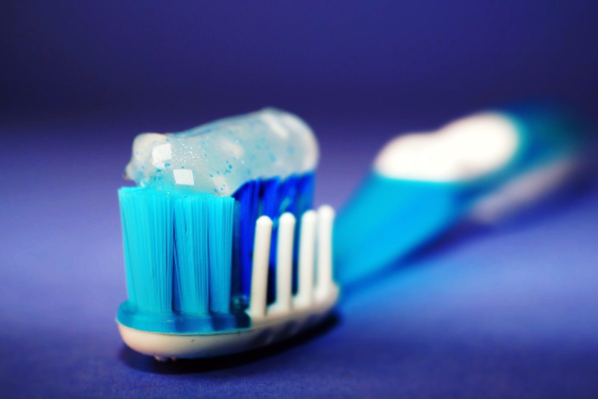 Come usare il dentifricio per pulire