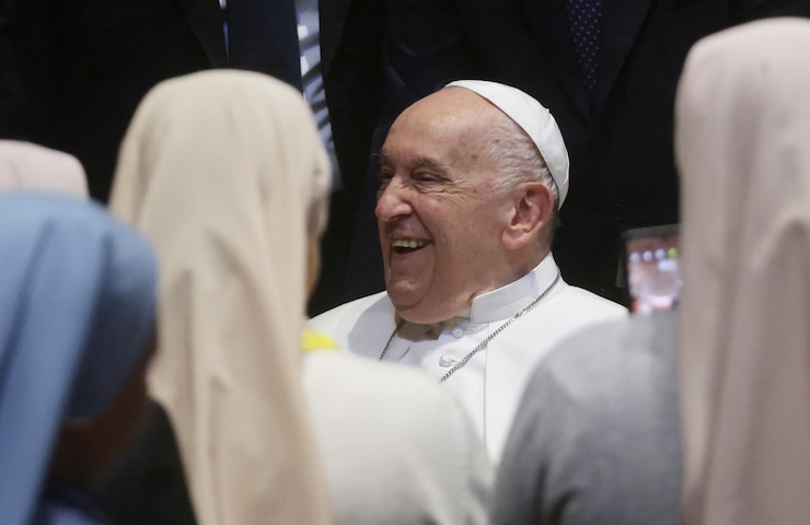 Papa Francesco e le sue espressioni spiazzanti: "In Vaticano c'è aria di frociaggine"