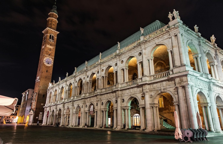 Overtourism in Italia, il Guardian consiglia ai turisti si visitare alcune città meno gettonate