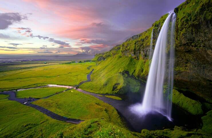 cascata e paesaggio Islanda