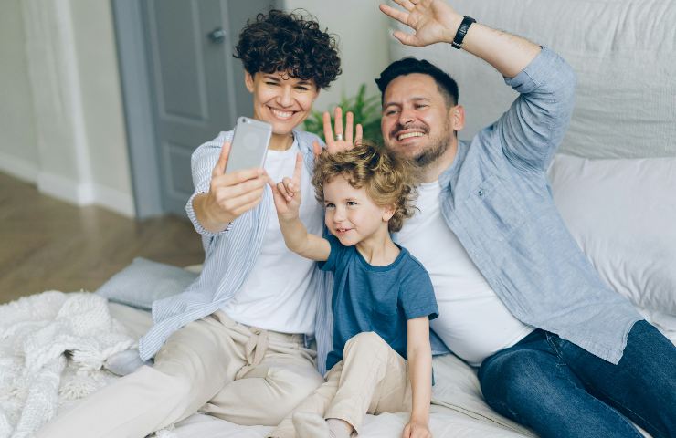 Famiglia che si scatta una foto